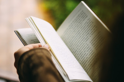 Czytanie książek – 5 powodów dla których copywriter powinien dużo czytać